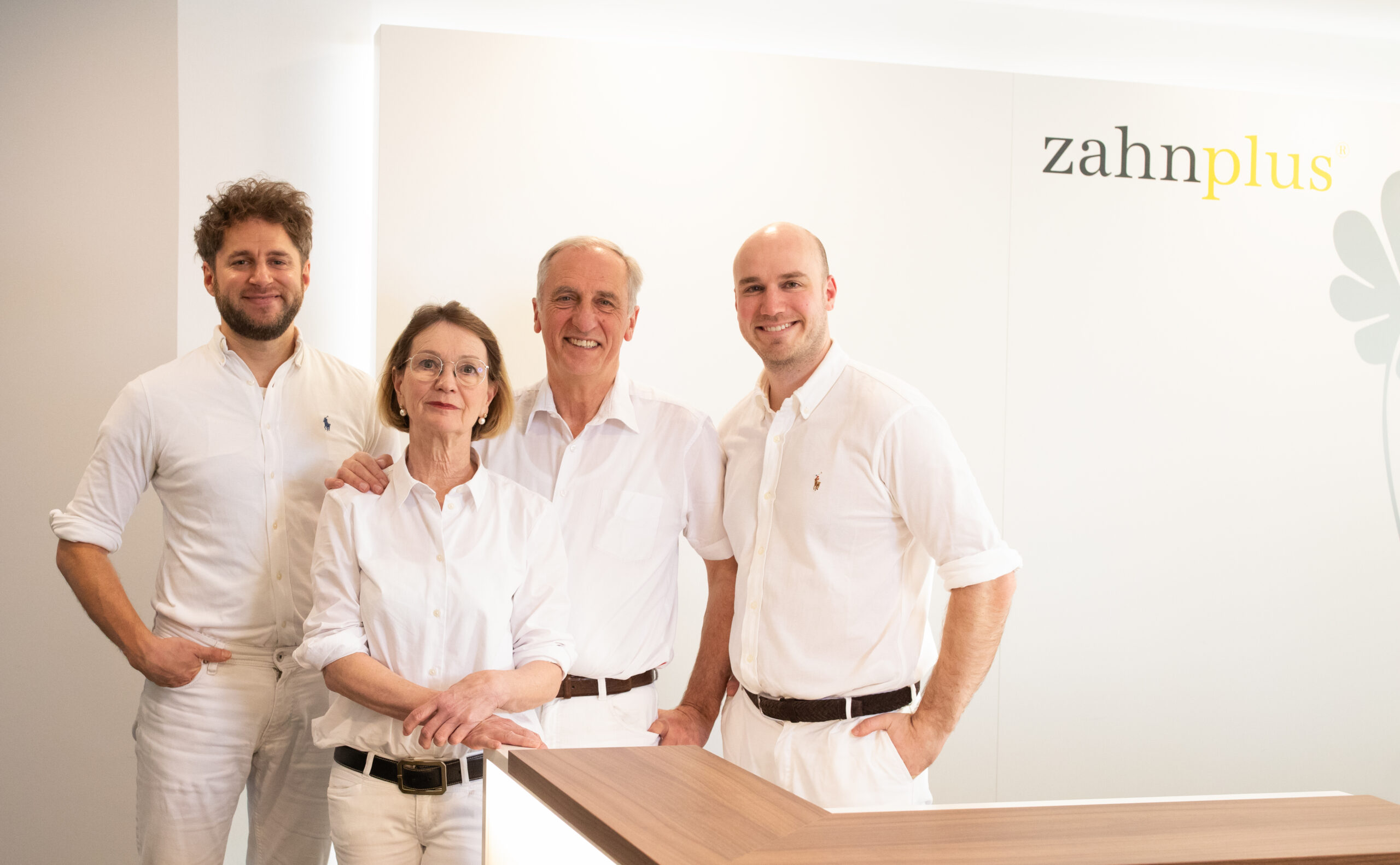 zahnplus-aerzteteam-dr-michael-hesseling-dr-katharina-hesseling-dr-laurenz-hesseling-heidi-dumtzlaff